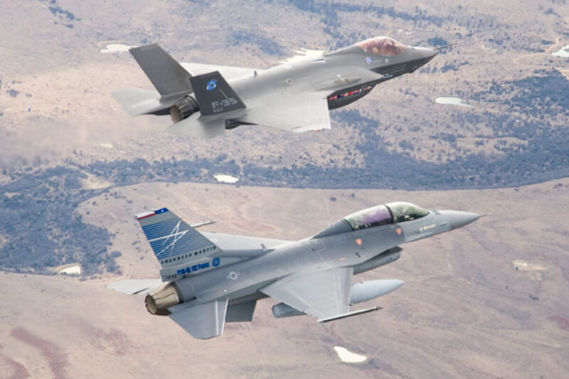 F-16 frappé