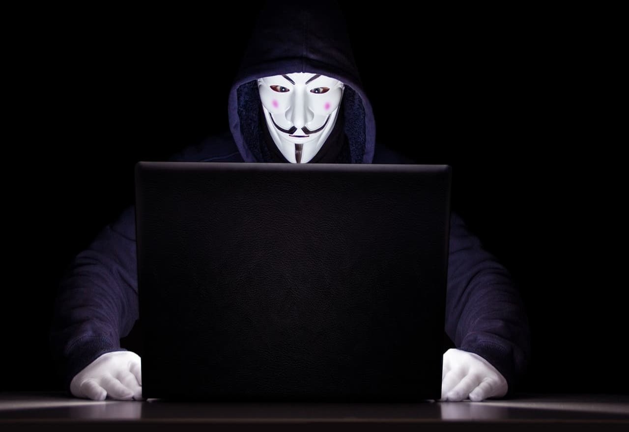 Hacker-1862823 (1)