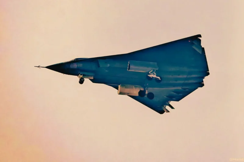 avion J-36