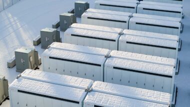 tesla-megapacks-snow-scaled (1)