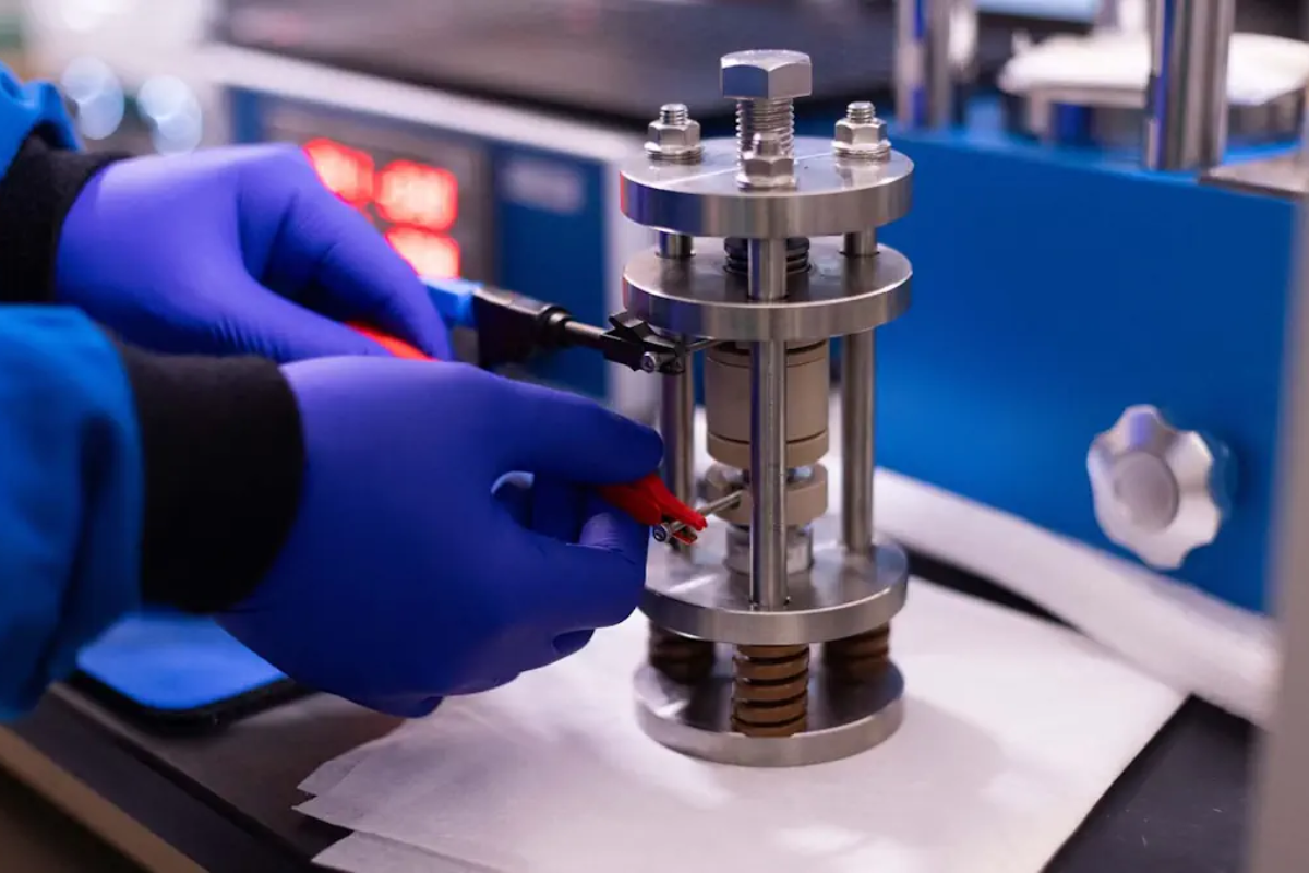 Avancées Technologiques dans les Batteries Solides