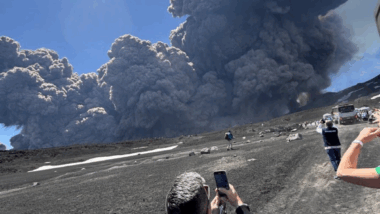 Mont Etna en furie, panique chez les touristes
