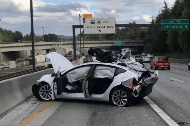 une Tesla autonome déraille, incident choquant en 2025