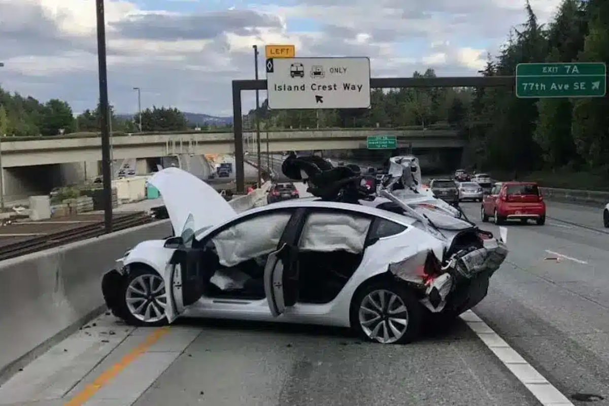 une Tesla autonome déraille, incident choquant en 2025